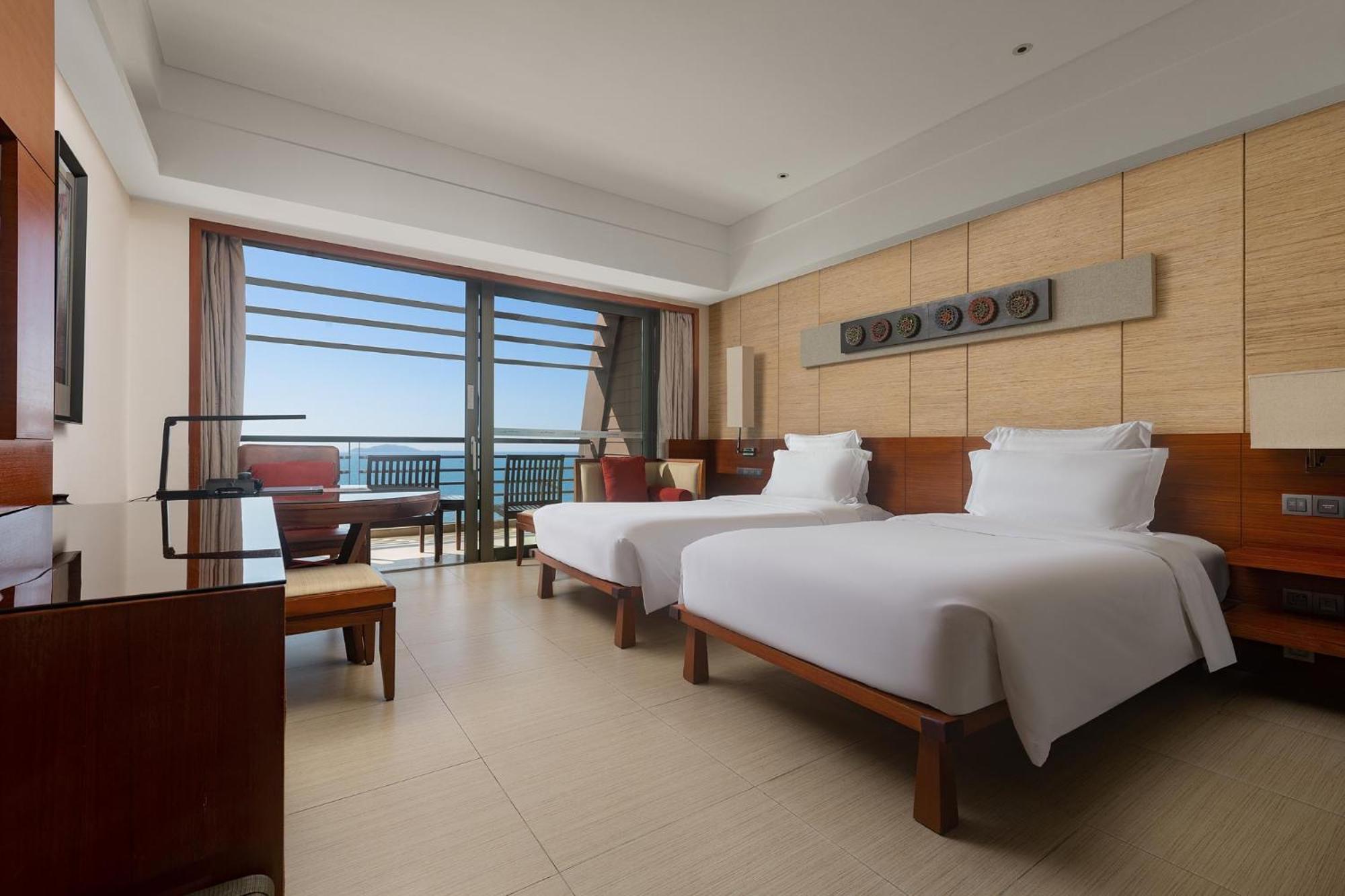 Pullman Oceanview Bay & Sanya
