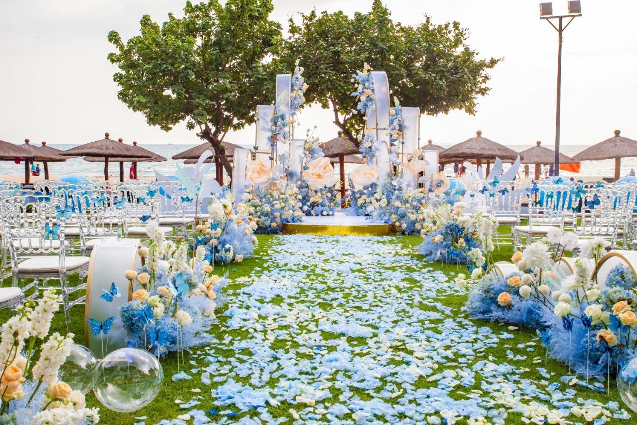 Pullman Oceanview Bay & Hotel Sanya