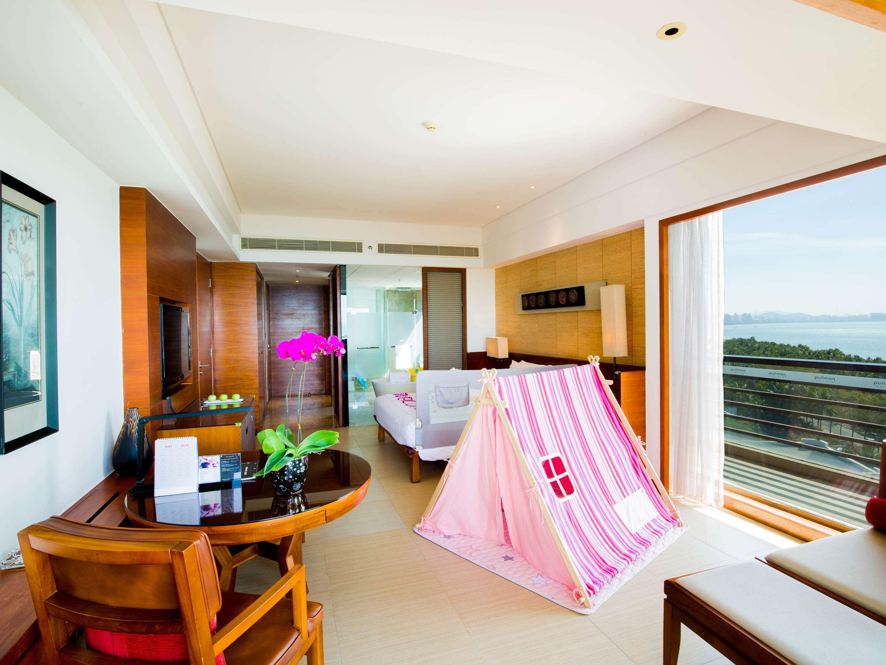 Pullman Oceanview Bay & Hotel Sanya