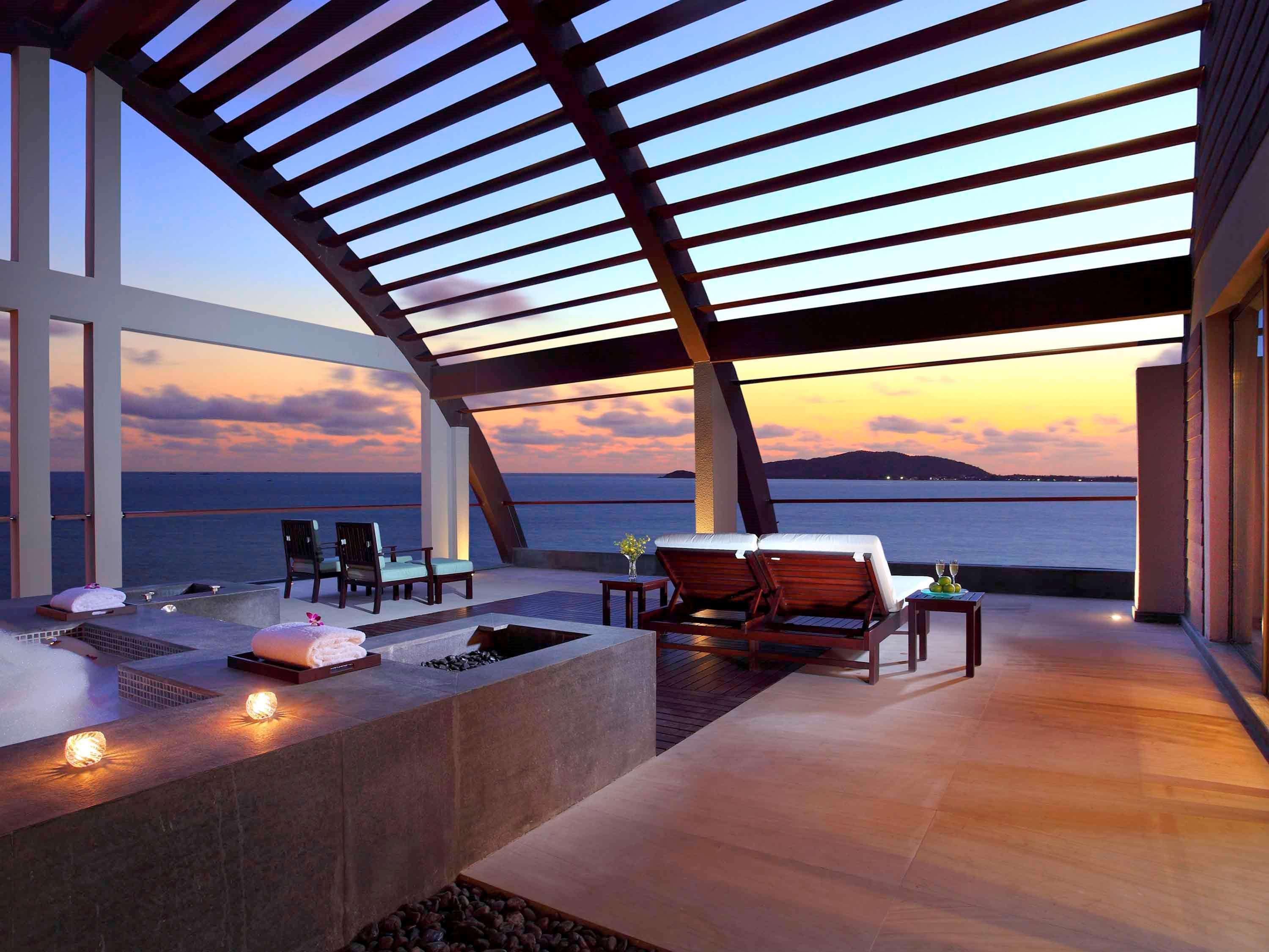 Pullman Oceanview Bay & Hotel Sanya