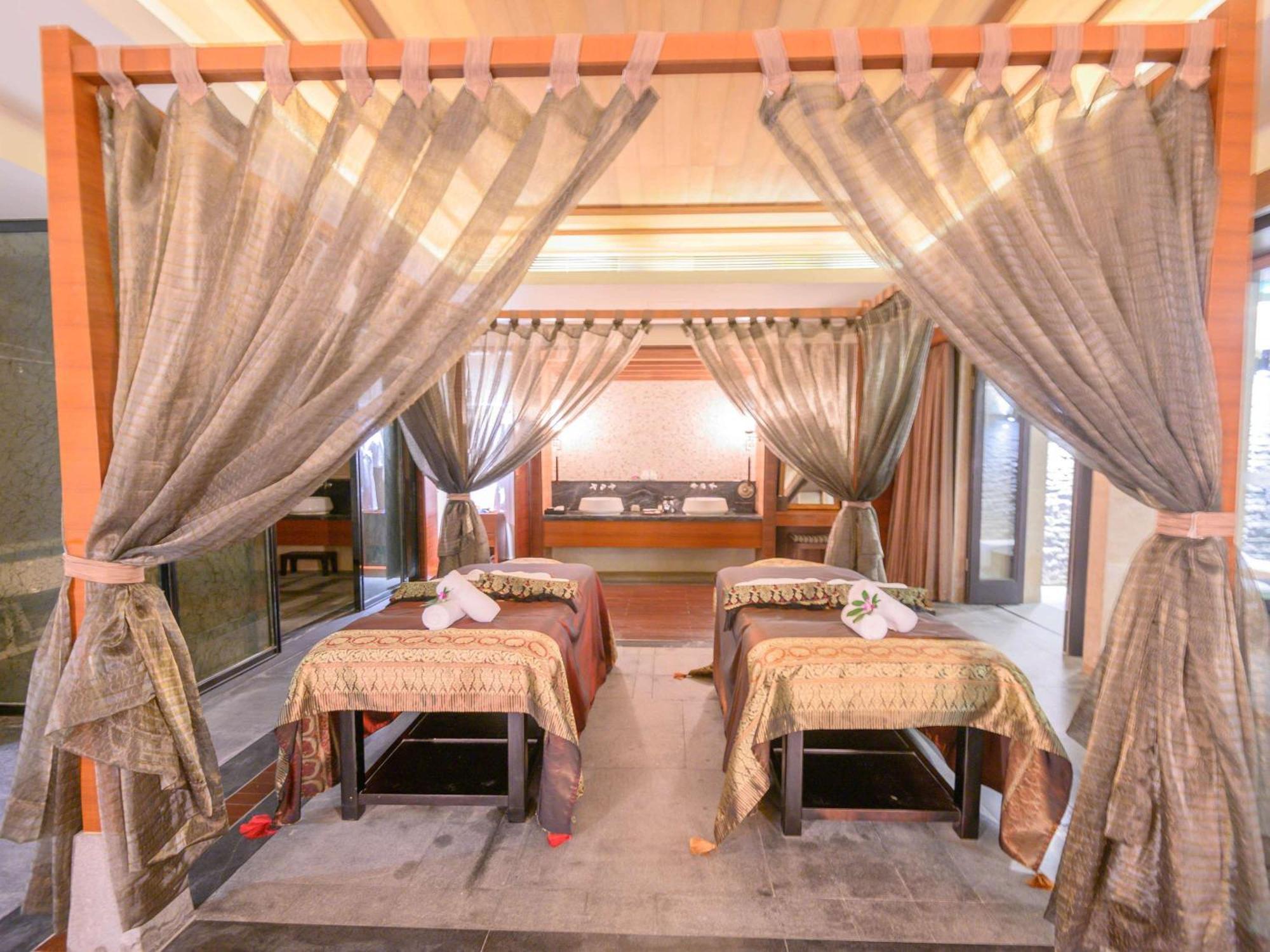 Pullman Oceanview Bay & Sanya