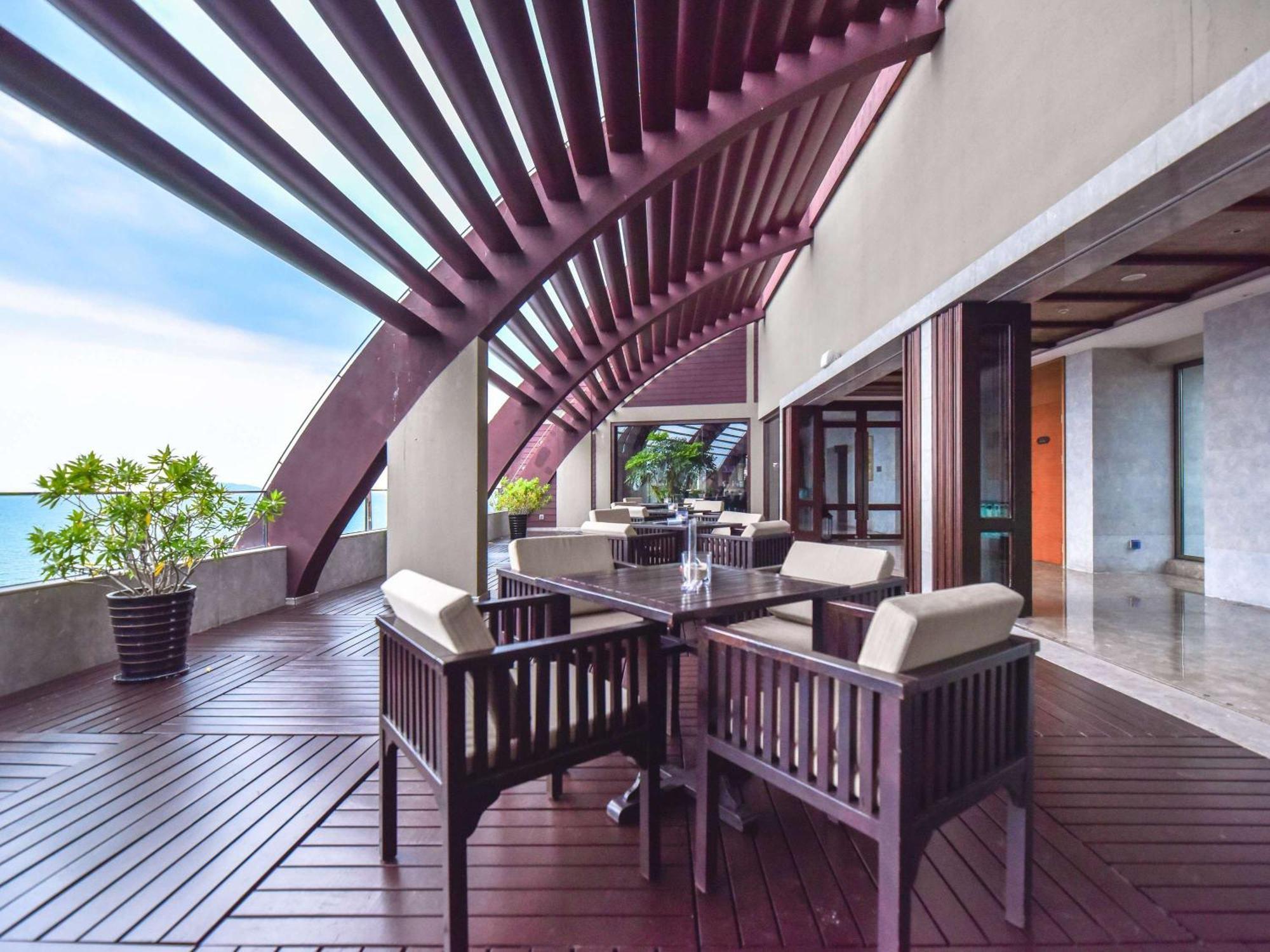 Pullman Oceanview Bay & 5*