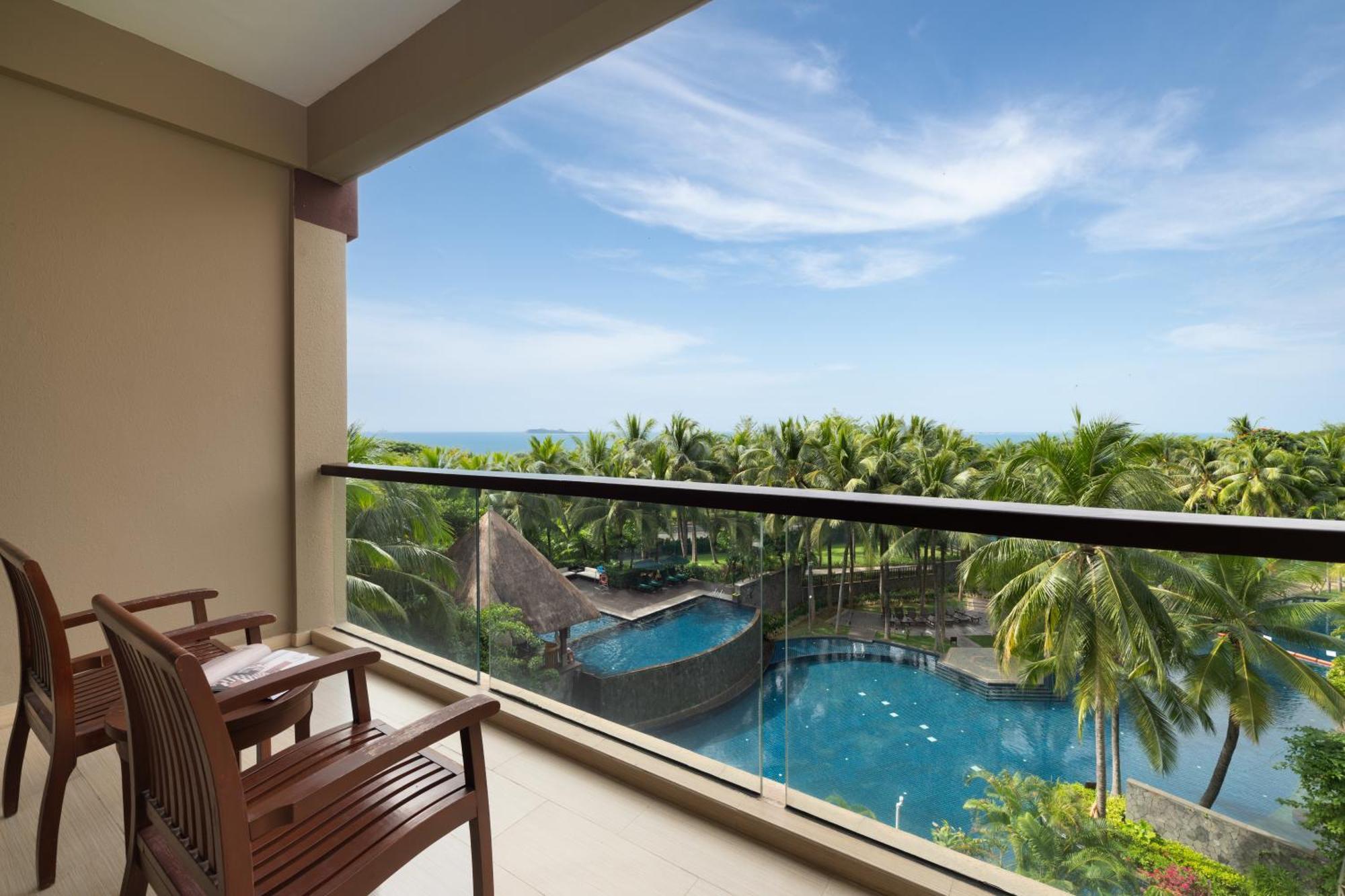 Pullman Oceanview Bay & Hotel Sanya