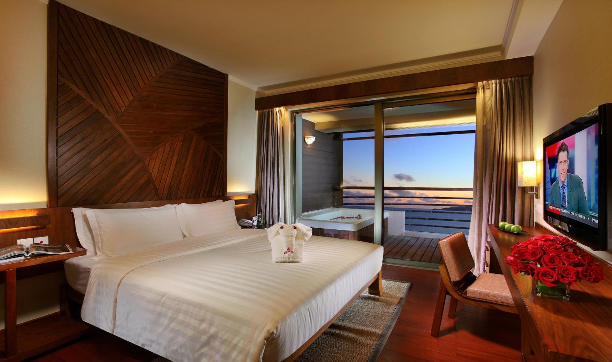 Hotel Pullman Oceanview Bay & 5*